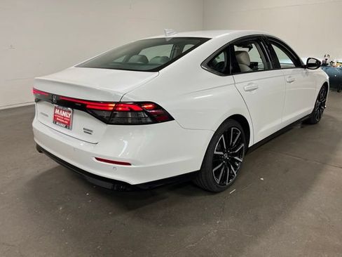 Used 2024 Honda Accord Touring image 3