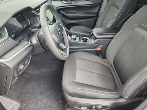 Used 2024 Jeep Grand Cherokee L Laredo w/ Luxury Tech Group I AWD/4WD image 16