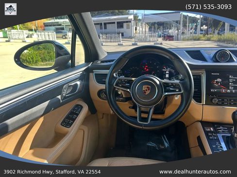 Used 2018 Porsche Macan AWD/4WD image 27