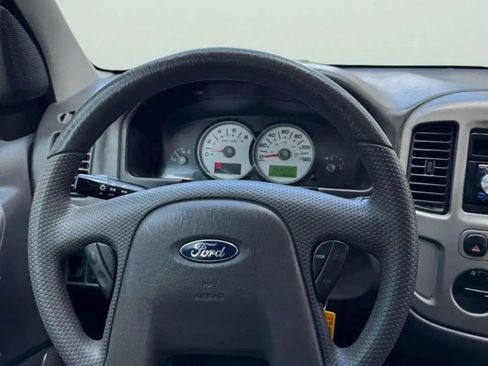 Used 2005 Ford Escape XLT image 29