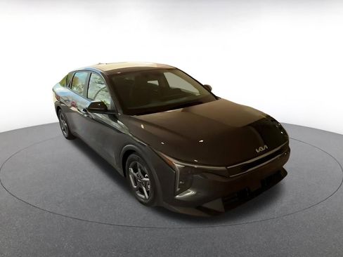 Used 2025 Kia K4 LXS image 3