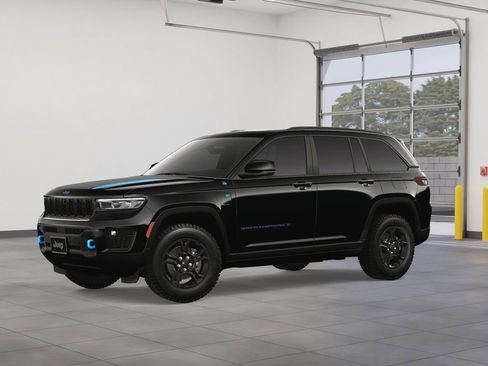 New 2024 Jeep Grand Cherokee Trailhawk w/ Advanced Protech Group II AWD/4WD image 3