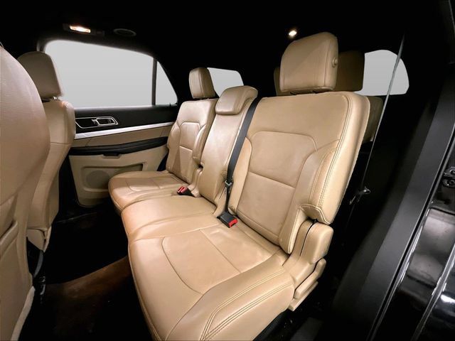 Used 2017 Ford Explorer XLT w/ Equipment Group 202A AWD/4WD image 25