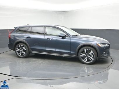 New 2026 Volvo V60 B5 Cross Country Plus w/ Protection Package Premier