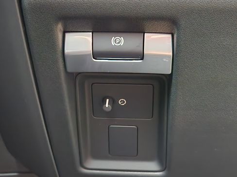 New 2026 Land Rover Defender 110 X-Dynamic SE image 21