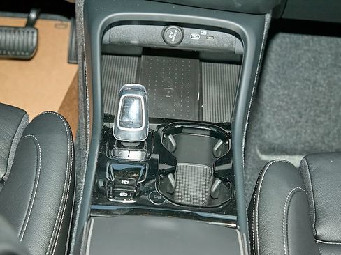 New 2026 Volvo XC40 B5 Plus w/ Climate Package AWD/4WD image 28