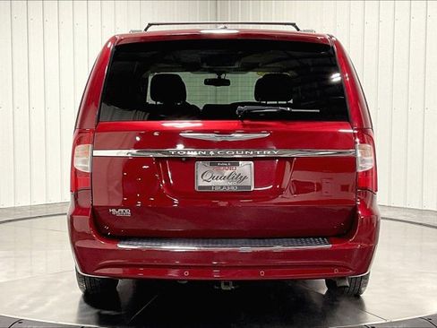 Used 2012 Chrysler Town & Country Limited w/ Luxury Group image 4