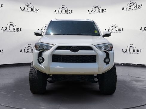 Used 2018 Toyota 4Runner SR5 Premium AWD/4WD image 2