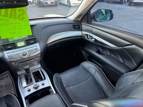 Used 2019 INFINITI Q70 Luxe image 11