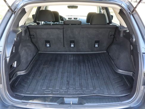Used 2017 Subaru Outback 2.5i Premium image 14