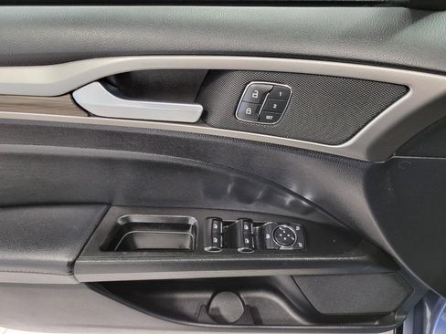 Used 2018 Ford Fusion SE w/ Fusion SE Technology Package image 26