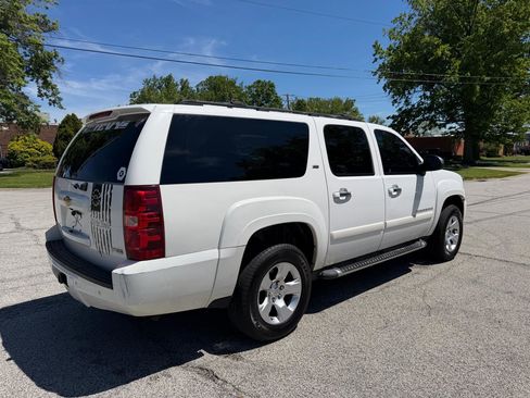 Used 2007 Chevrolet Suburban LT w/ LT Preferred Equipment Group AWD/4WD image 5