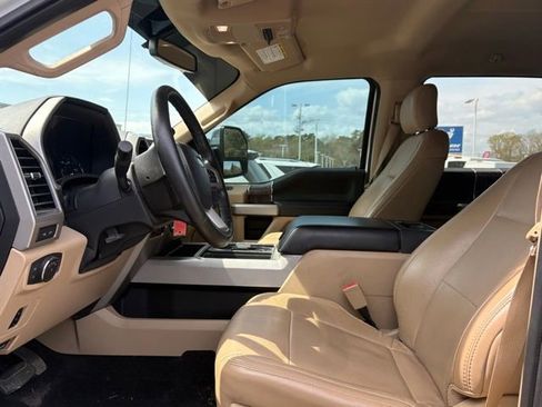 Used 2019 Ford F250 Lariat w/ Chrome Package image 14