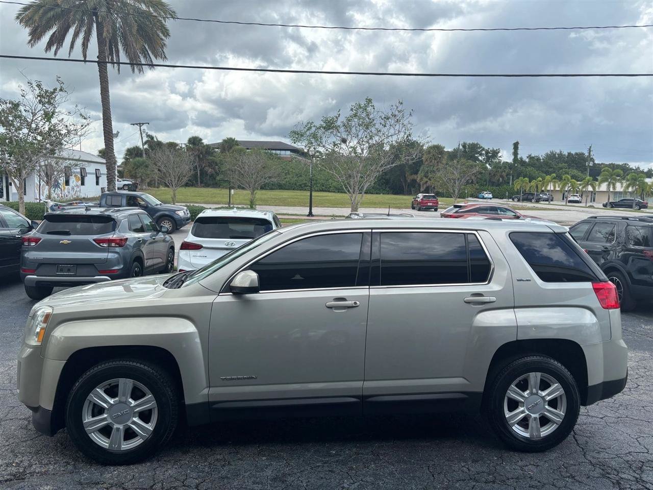 Used 2015 GMC Terrain SLE FWD image 2