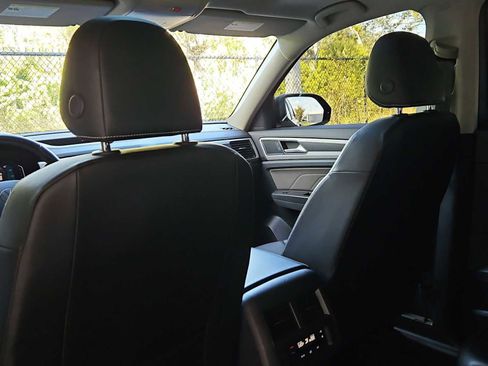 Used 2022 Volkswagen Atlas SEL R-Line image 18