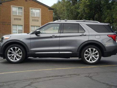 Used 2021 Ford Explorer Platinum w/ Equipment Group 601A AWD/4WD image 2