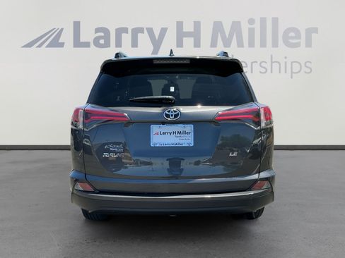 Used 2018 Toyota RAV4 LE w/ Carpet Mat Package FWD image 4