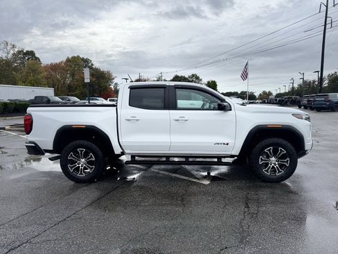 Used 2024 GMC Canyon AT4 image 7