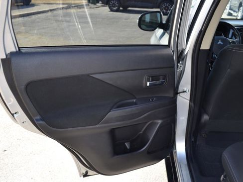 Used 2018 Mitsubishi Outlander SE image 48