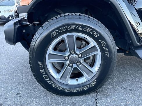 Used 2019 Jeep Wrangler Unlimited Sahara w/ Uconnect 4C Nav & Sound Group image 18