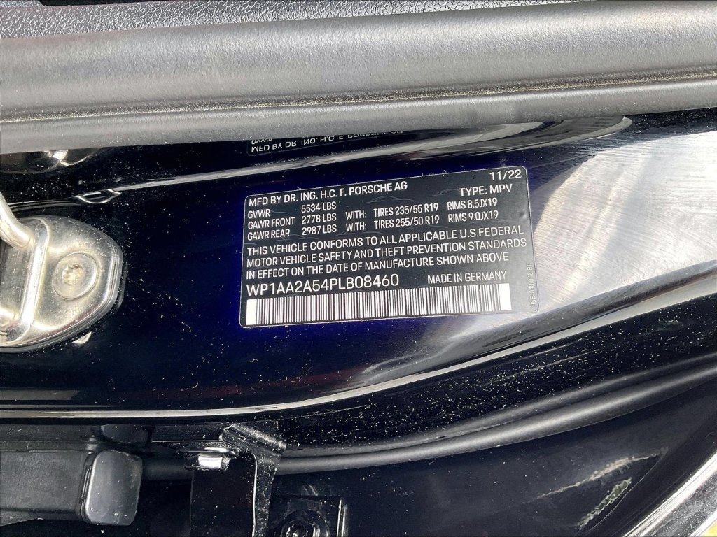 Certified 2023 Porsche Macan AWD/4WD image 35