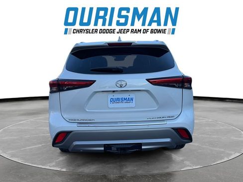 Used 2023 Toyota Highlander Platinum image 5