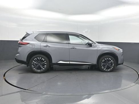 Used 2024 Nissan Rogue Platinum w/ Platinum Premium Package FWD image 27