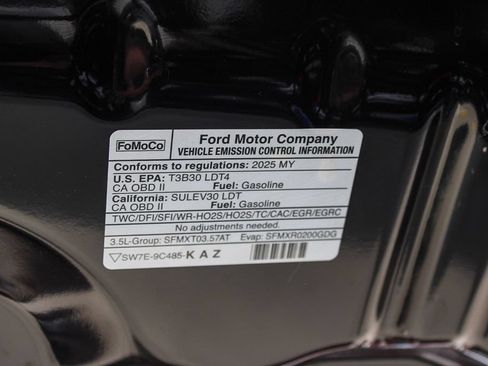 Used 2025 Ford Expedition Active AWD/4WD image 29
