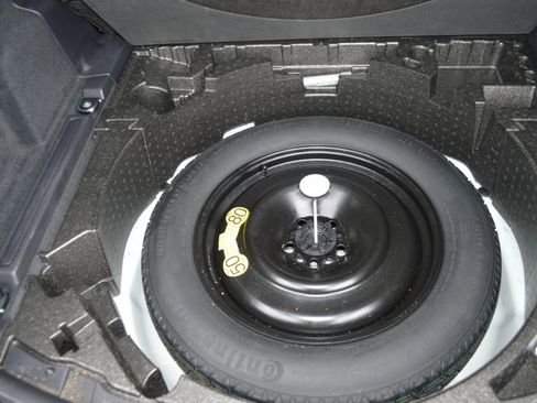 Used 2018 Land Rover Discovery Sport SE image 7