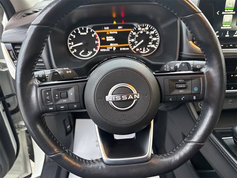 Used 2022 Nissan Rogue SL w/ SL Premium Package image 16