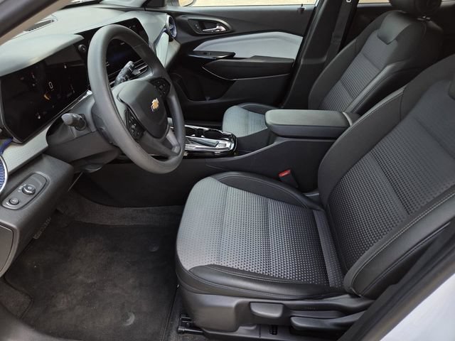 Used 2025 Chevrolet Trax LT FWD image 33
