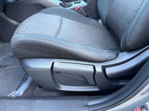 Used 2018 Nissan Rogue S image 19