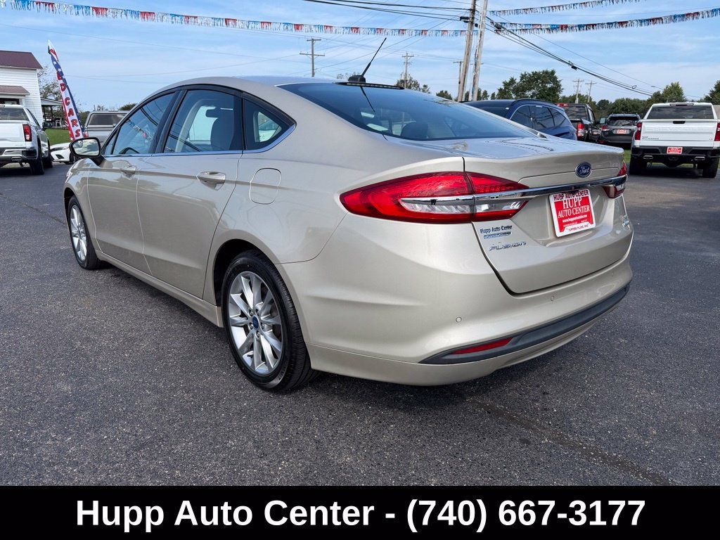Used 2017 Ford Fusion SE w/ Fusion SE Technology Package FWD image 6