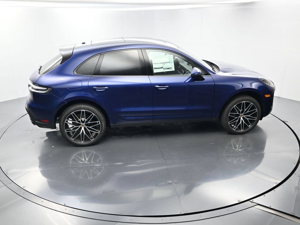 Certified 2025 Porsche Macan AWD/4WD image 41