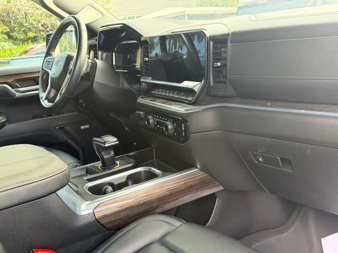 Used 2024 Chevrolet Silverado 1500 RST AWD/4WD image 4