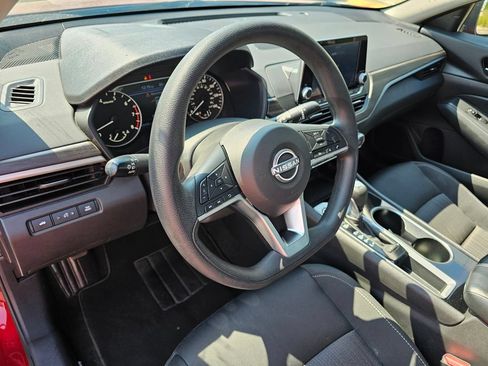 Used 2024 Nissan Altima 2.5 SV FWD image 22