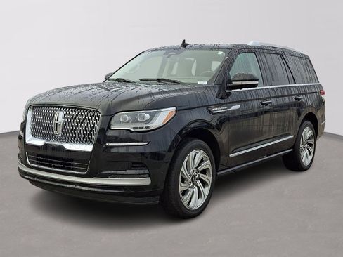 Certified 2024 Lincoln Navigator Reserve image 3