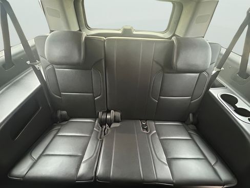 Used 2018 Chevrolet Suburban LT AWD/4WD image 15
