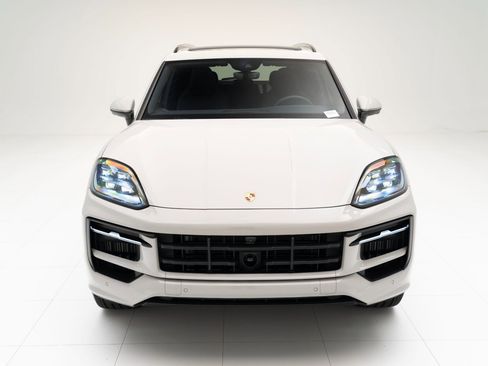 New 2025 Porsche Cayenne image 6