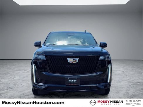 Used 2024 Cadillac Escalade ESV Sport RWD image 3