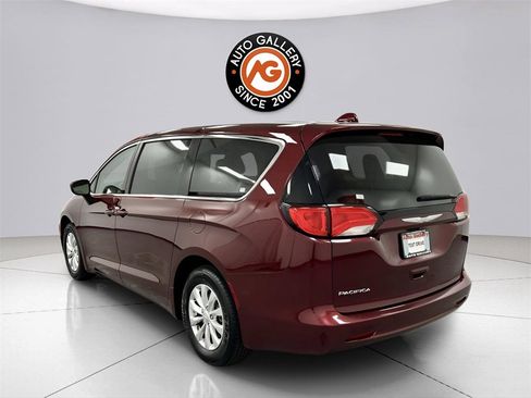 Used 2017 Chrysler Pacifica Touring w/ Tire & Wheel Group image 5