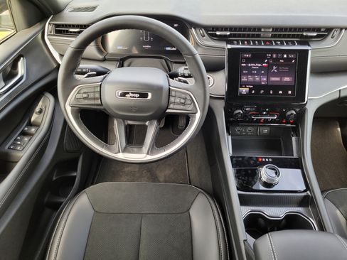 New 2025 Jeep Grand Cherokee L Altitude image 12