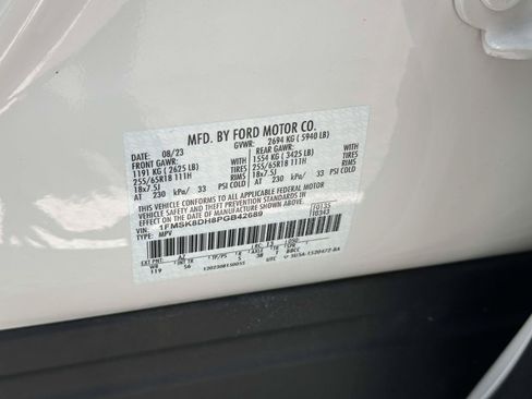 Used 2023 Ford Explorer XLT w/ Equipment Group 202A AWD/4WD image 14