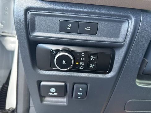 Used 2024 Ford Expedition Limited image 29