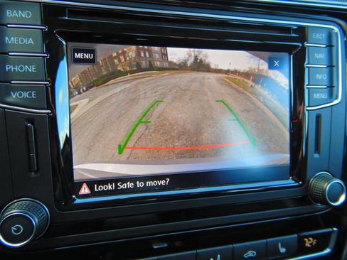 Used 2017 Volkswagen Passat 1.8T SEL Premium image 18