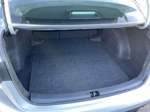 Used 2025 Toyota Corolla LE image 30