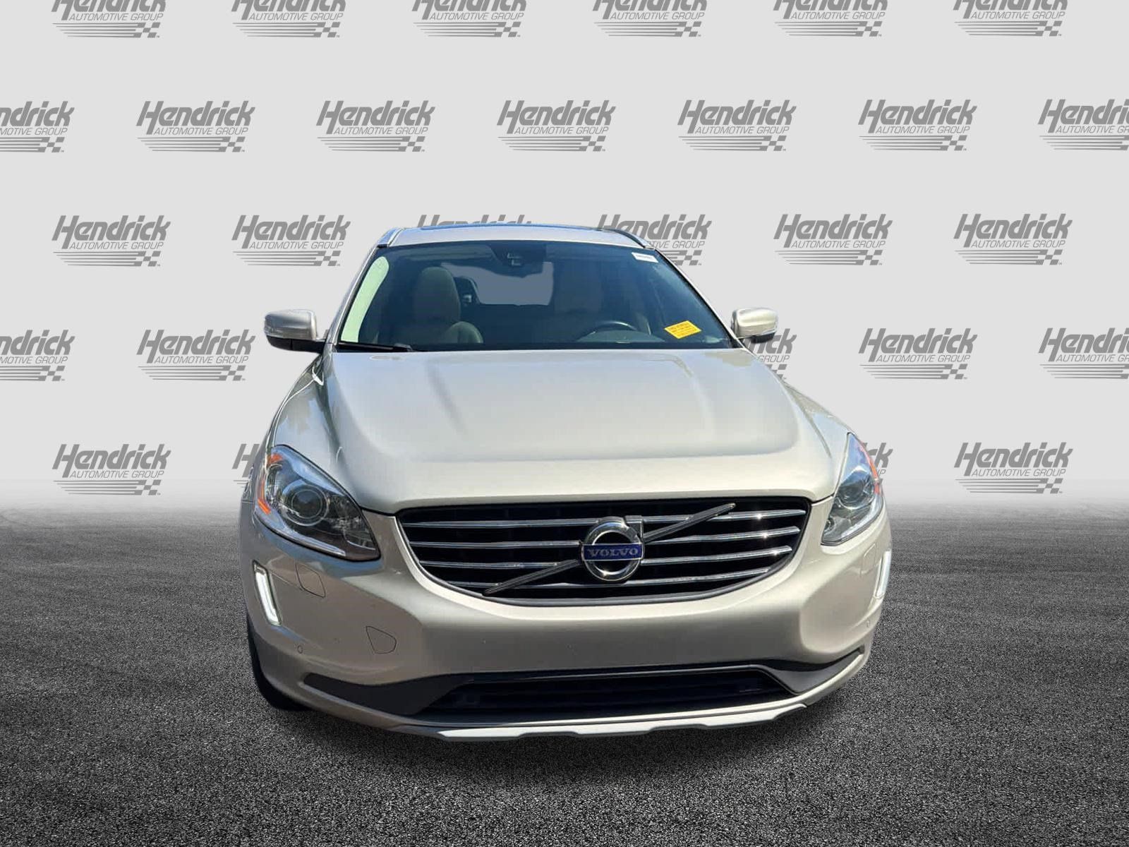 Used 2017 Volvo XC60 T5 Inscription w/ Preferred Option Package FWD image 3