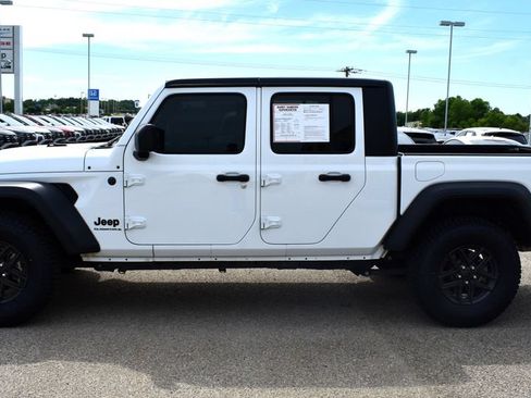 Used 2025 Jeep Gladiator Sport AWD/4WD image 5