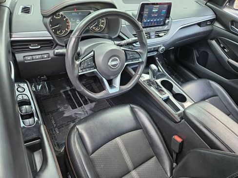 Used 2024 Nissan Altima 2.5 SR FWD image 9