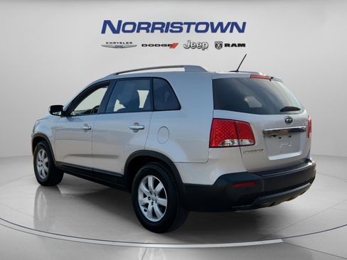Used 2013 Kia Sorento LX w/ Convenience Pkg image 4